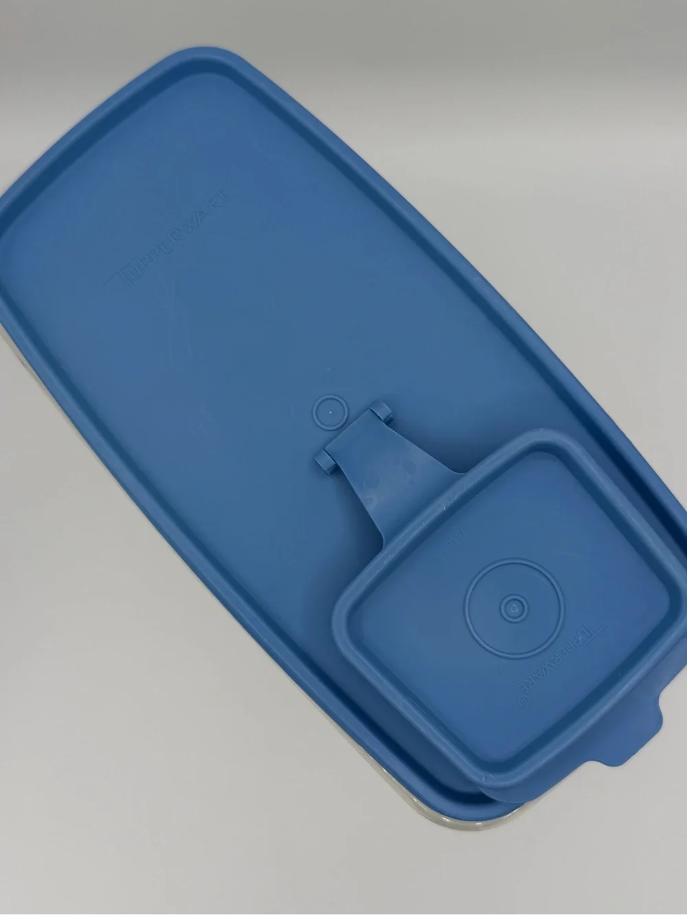 Vintage Tupperware Super Serial Keeper 20 Cups Translucent Base Blue Flip Lid